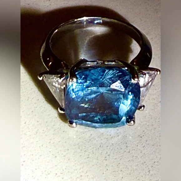 HP 🎉 Blue topaz ring size 5 - Picture 7 of 16
